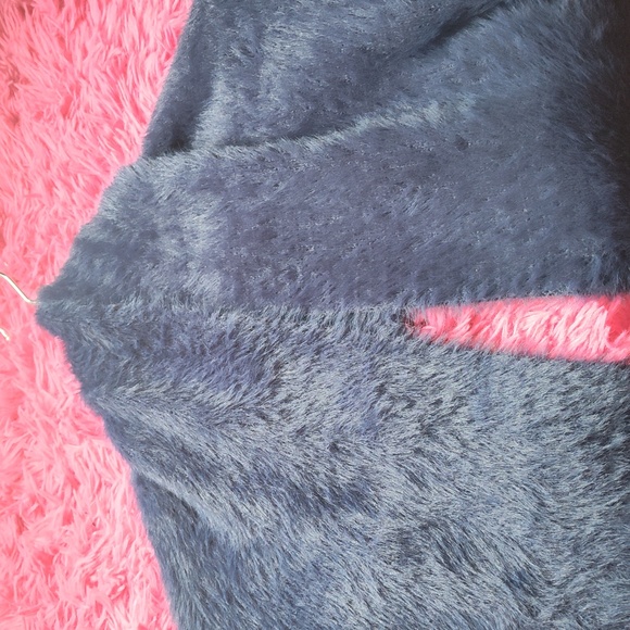 Urban Outfitters Faux Fur Scarf Navy - Picture 2 of 3